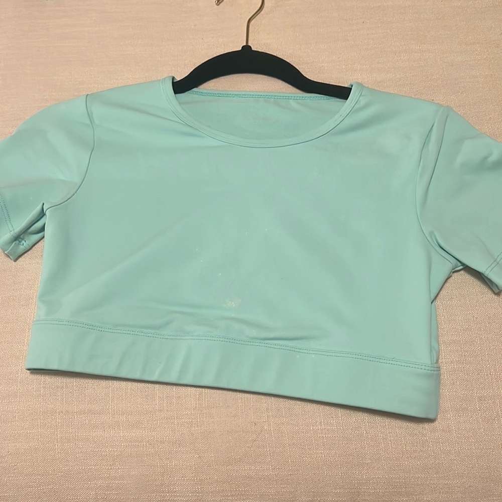 Super cropped gym shirt